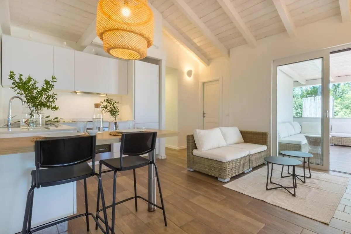 Villa Con Accesso Privato Alla Spiaggia Di Cala Brandinchi - 8 Posti Letto contacts